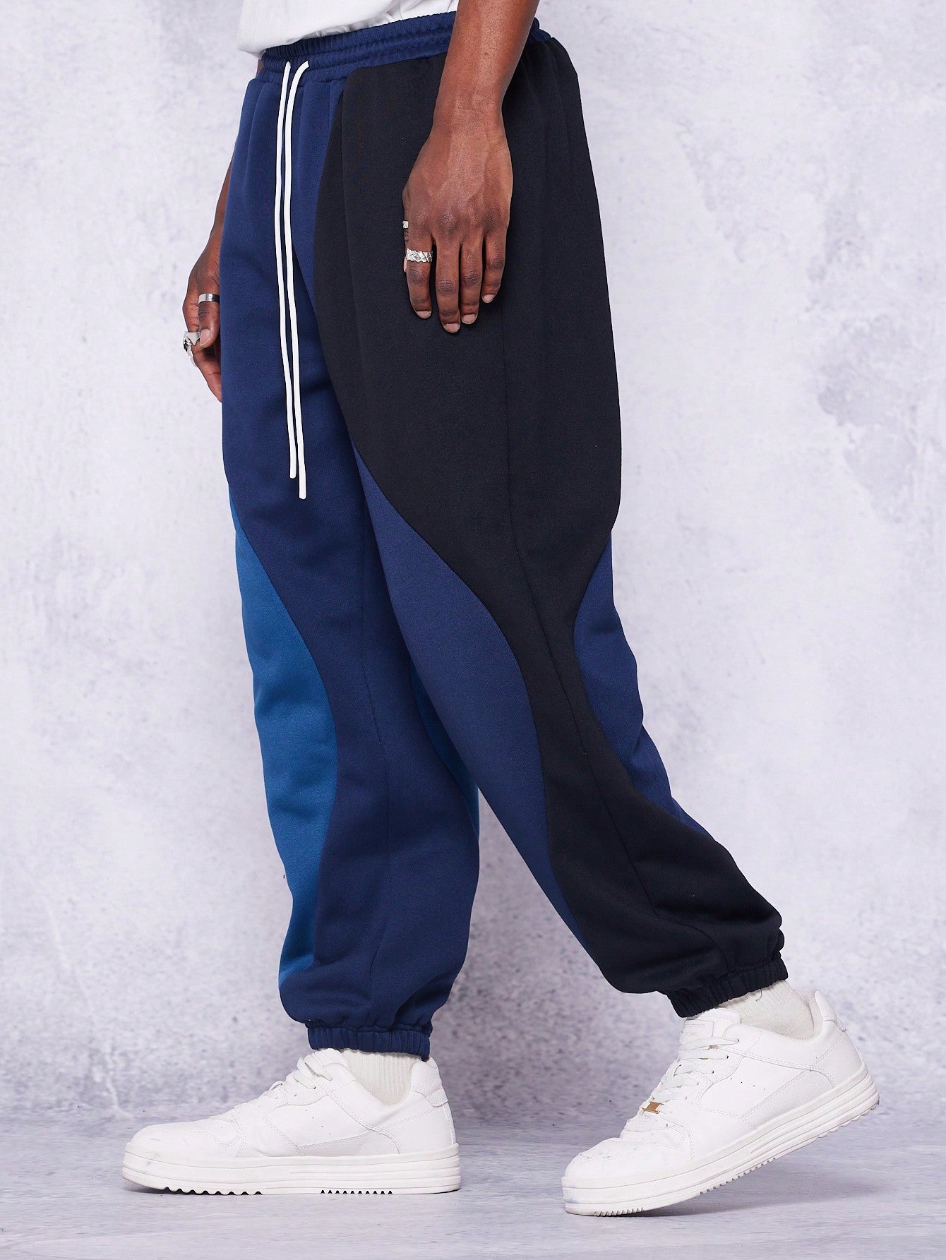 Jogger With Curve Panels