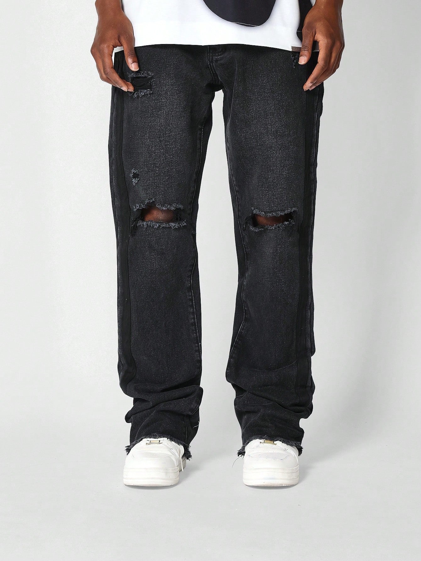 FLARE FIT DISTRESSED  JEAN